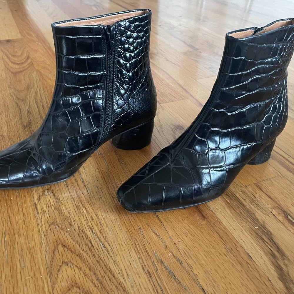 LoQ Matea Crocodile Black Leather Ankle Booties (US Size 5)